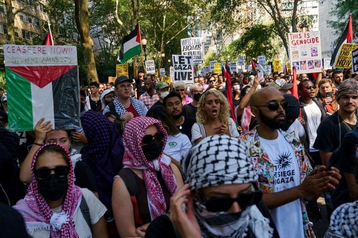 Pro-Palestinian demonstrators rally near UN headquarters, following Israeli Prime Minister Benjamin Netanyahu’s address to the 80th United Nations General Assembly, at Dag Hammarskjold Plaza in New York City, Friday.   (Reuters )