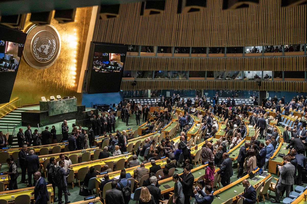 Delegates and world leaders at the United Nations General Assembly at the U.N. Headquarters in Manhattan on Sept. 19. They largely agree on the need for changes in the body’s diplomatic structure but cannot agree on what is needed.  (DAVE SANDERS)