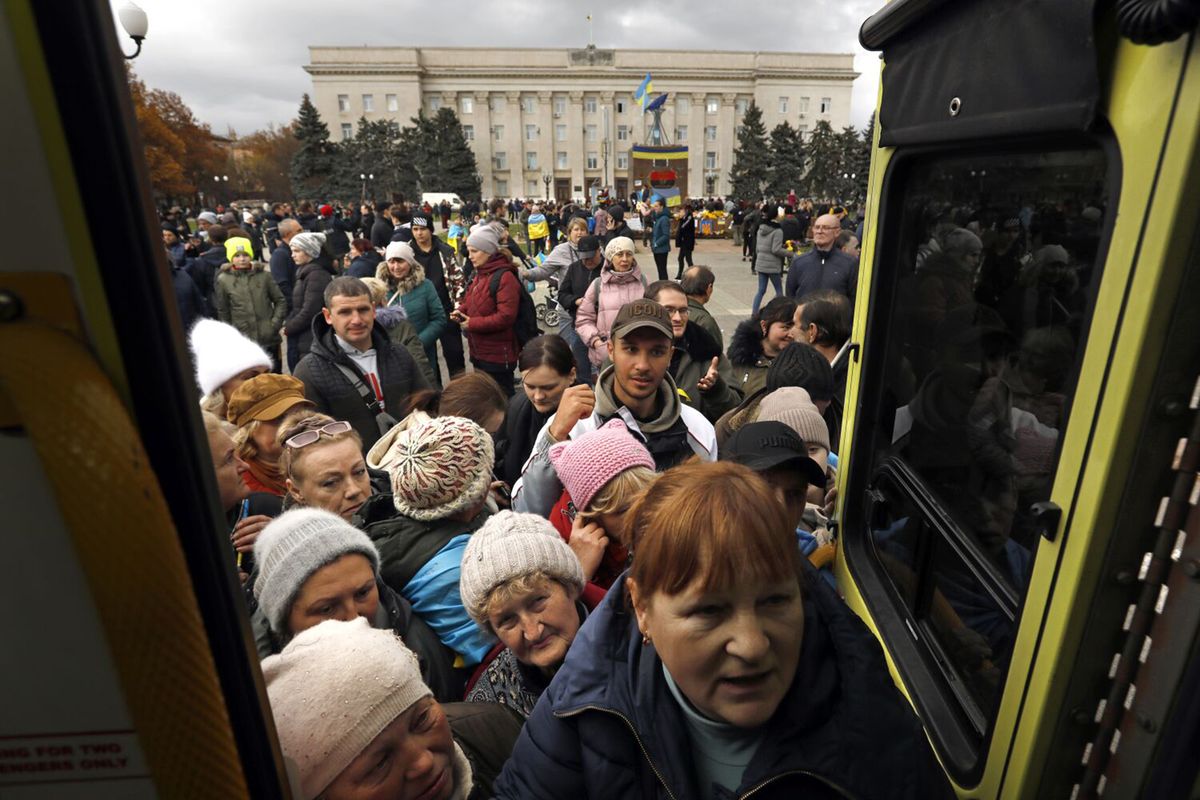 People line up in the main square in Kherson, Ukraine, to get medicine from a volunteer organization. A woman who needs blood pressure medication is among those waiting.    (Carolyn Cole/Los Angeles Times/TNS)