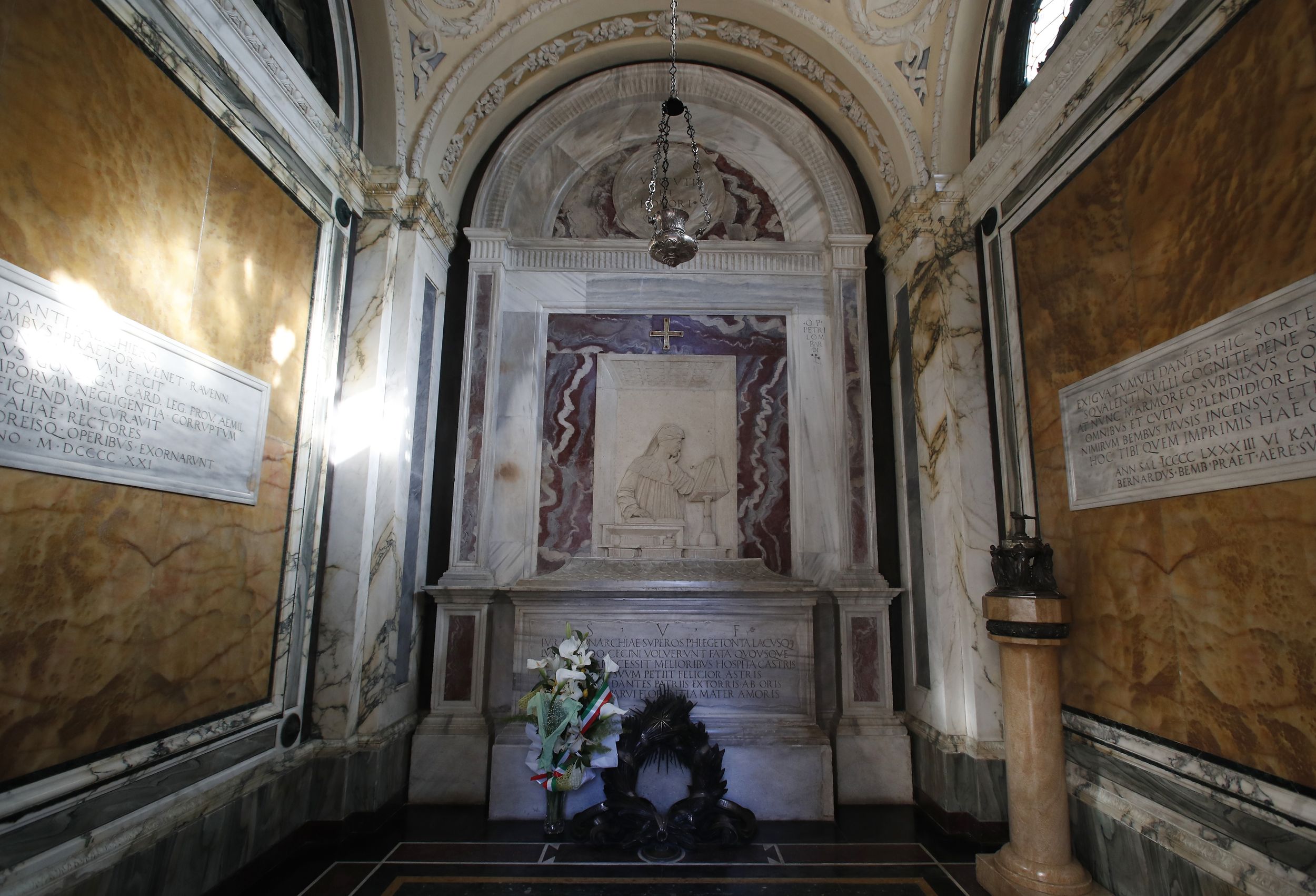 Daily readings at tomb honor Dante 700 years after his death The