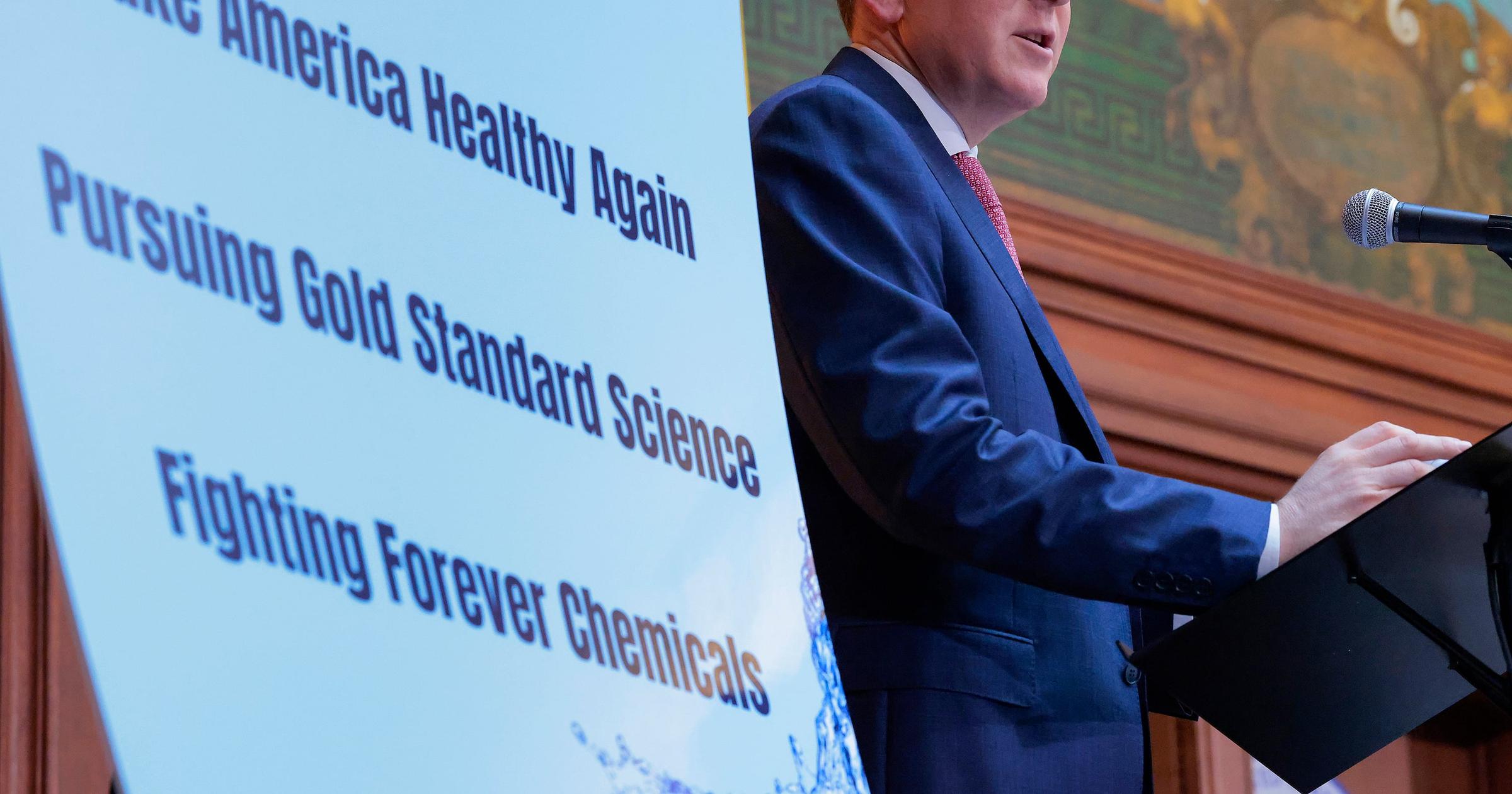 How Microplastics and Water React to Harm Human Cells