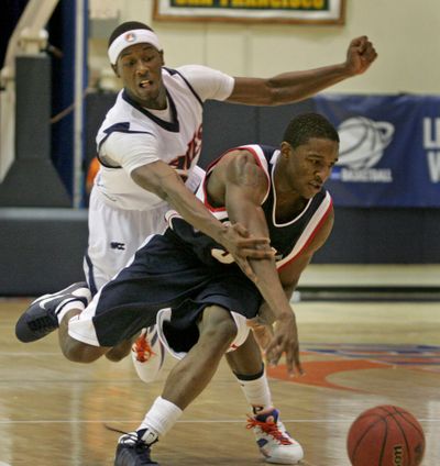 ORG XMIT: CABK108 Gonzaga's Demetri Goodson drives past Pepperdine's Keion Bell during the second half of an NCAA college basketball game in Malibu, Calif., on Thursday, Jan. 22, 2009. (AP Photo/Branimir Kvartuc) (Branimir Kvartuc / The Spokesman-Review)