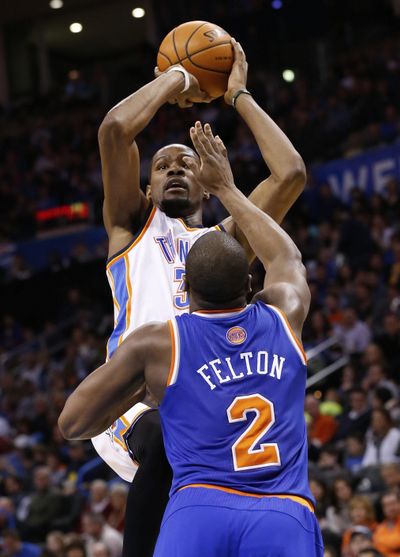 Oklahoma City forward Kevin Durant shoots over Knicks guard Raymond Felton in the Thunder’s 112-100 win on Sunday. (Associated Press)