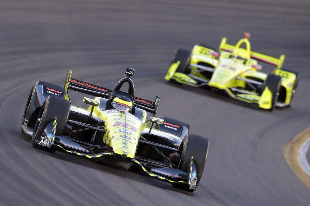 Sebastian Bourdais (18) leads Simon Pagenaud on the 15th lap during the IndyCar auto race Saturday, April 7, 2018, at Phoenix International Raceway in Avondale, Ariz. (Rick Scuteri / Associated Press)