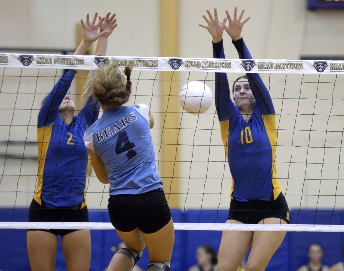 Central Valley girls defeat Mead 3-2 in GSL volleyball - A picture