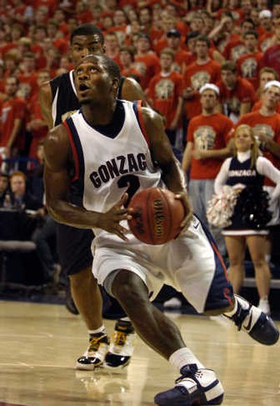 
Gonzaga point guard Jeremy Pargo glides in for a layup.
 (Holly Pickett / The Spokesman-Review)
