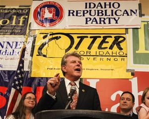 Idaho Gov. Butch Otter addresses supporters at the state Republican Party election night watch party, late on Nov. 4, 2014 at the Riverside Hotel in Boise (AP / Otto Kitsinger)