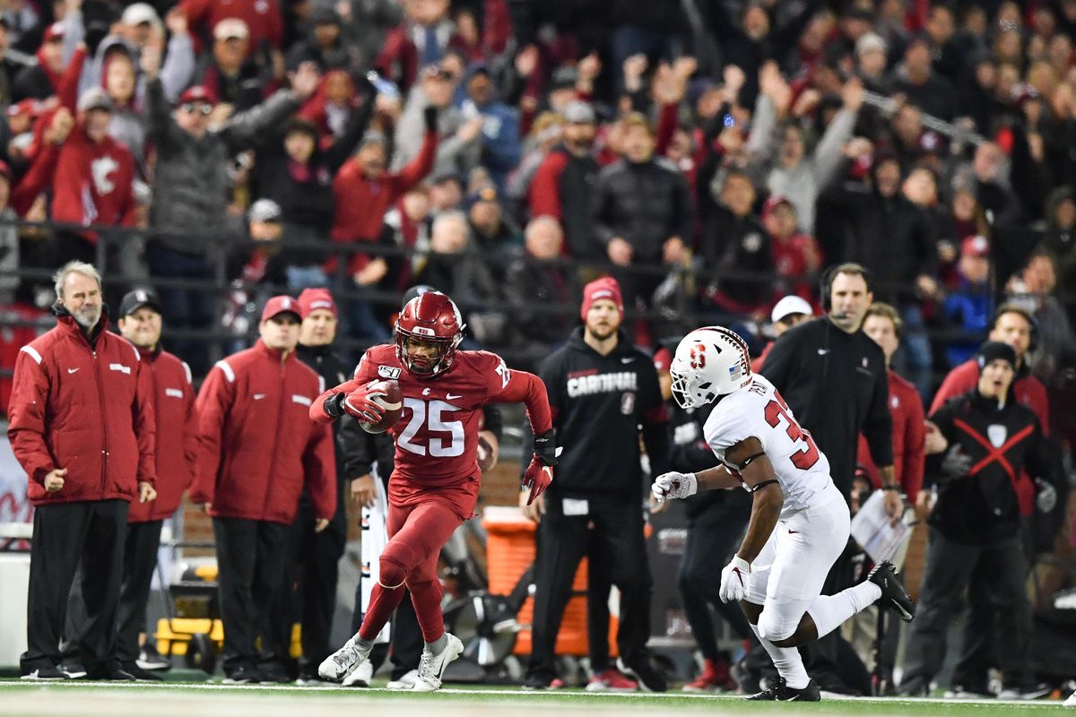 Anthony Gordon of the Washington State Cougars looks to throw the  Washington  state cougars, College football uniforms, Washington state football