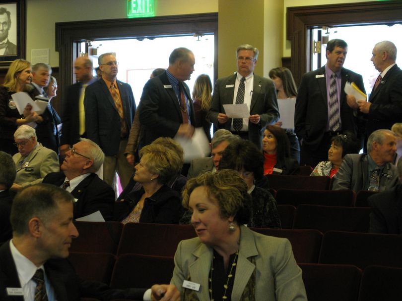 Lawmakers gathering in Lincoln Auditorium for mandatory ethics session on Wednesday (Betsy Russell)