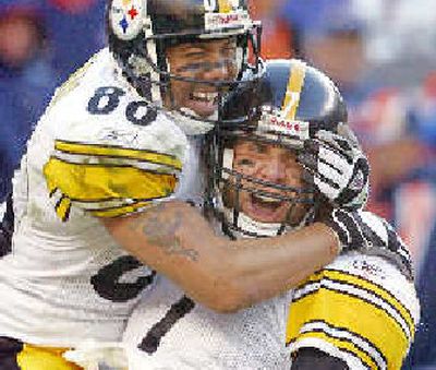 
Steelers quarterback Ben Roethlisberger, right, celebrates his 4-yard fourth-quarter touchdown run with receiver Hines Ward. 
 (Associated Press / The Spokesman-Review)