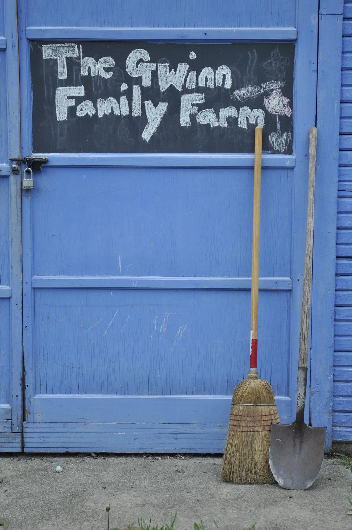 ADRIANA JANOVICH
This is the place. A chalkboard sign welcomes guests to the Gwinn Family Garden in Spokane’s West Central neighborhood. (Adriana Janovich / The Spokesman-Review)