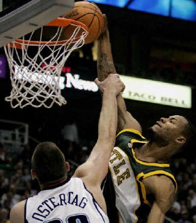 
Jazz center Greg Ostertag grabs the arm of Seattle's Rashard Lewis.
 (Associated Press / The Spokesman-Review)