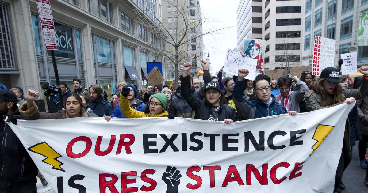 Violent protests resume near Trump inauguration site | The Spokesman-Review