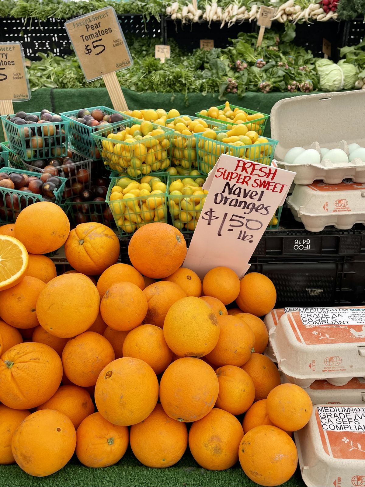 The farmers market in Palm Springs has a huge array of winter produce. (Leslie Kelly)