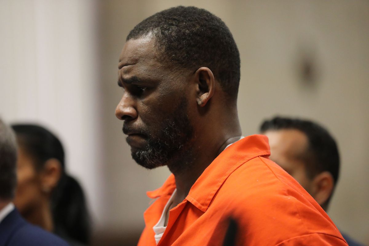R. Kelly appears during a hearing at the Leighton Criminal Court Building on Sept. 17, 2019, in Chicago.  (Antonio Perez/Chicago Tribune/TNS)