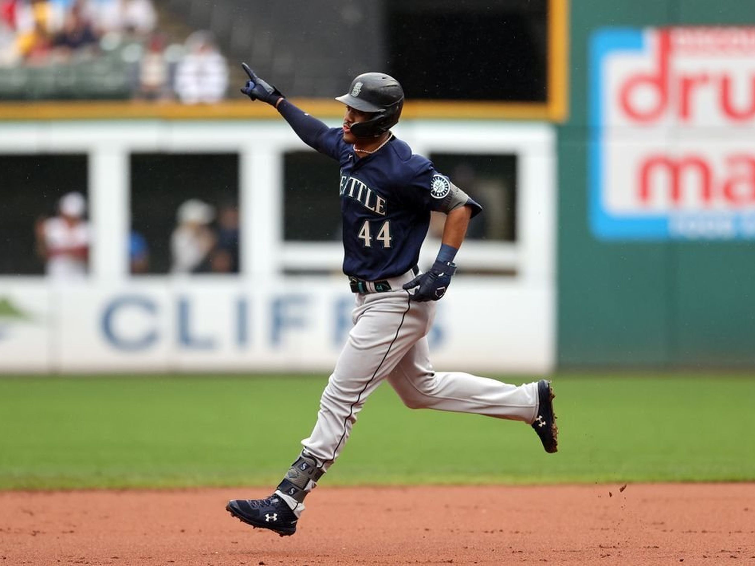 Julio Rodríguez makes more history as Mariners top Padres 6-1 - Seattle  Sports