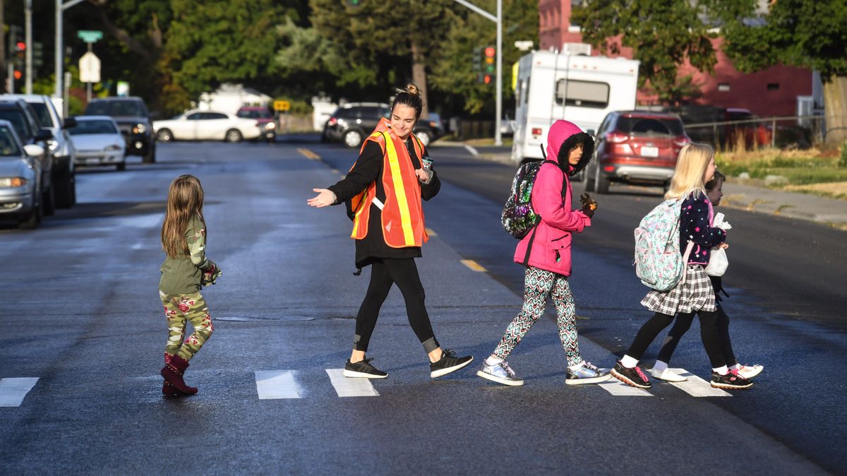 Walking School bus program empowers volunteers, children alike | The ...