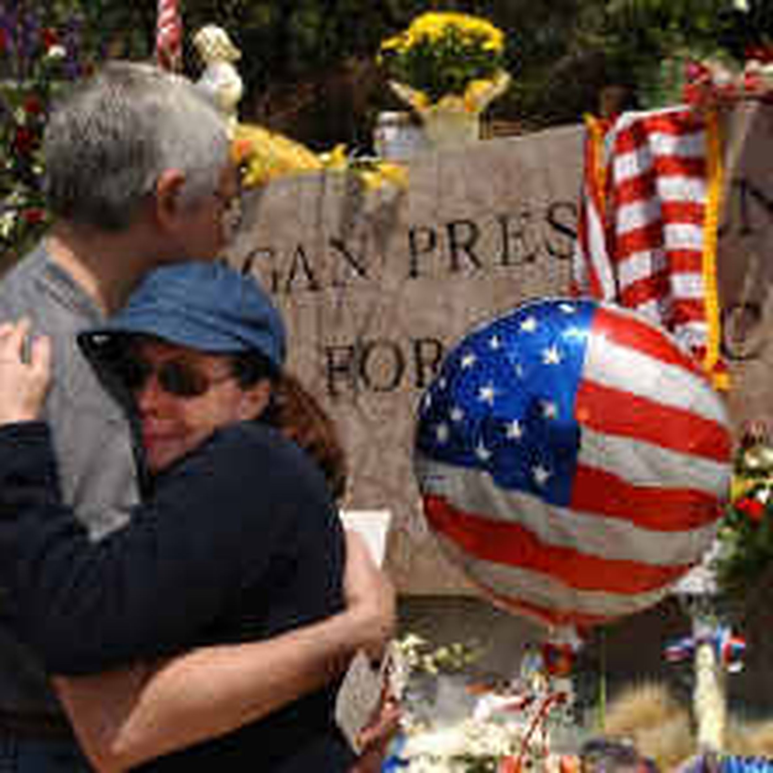 Mariners pay tribute on Memorial Day