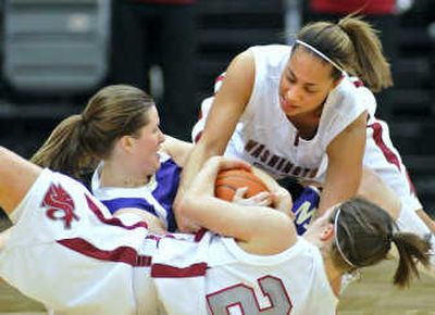 
Washington's Sami Whitcomb, center, is tied up by WSU's Jasmine Williams, rear, and Kezia Kelly. Associated Press
 (Associated Press / The Spokesman-Review)