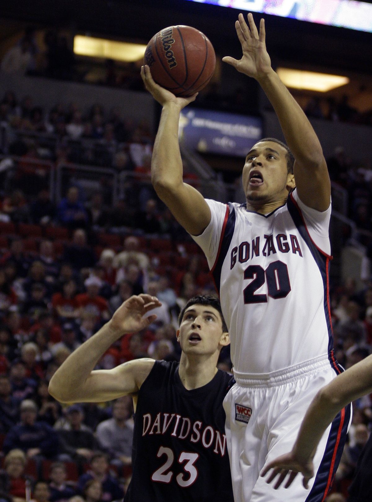 Gonzaga’s Elias Harris powers toward a career-best 27 points, which was also the team high.  (Associated Press)