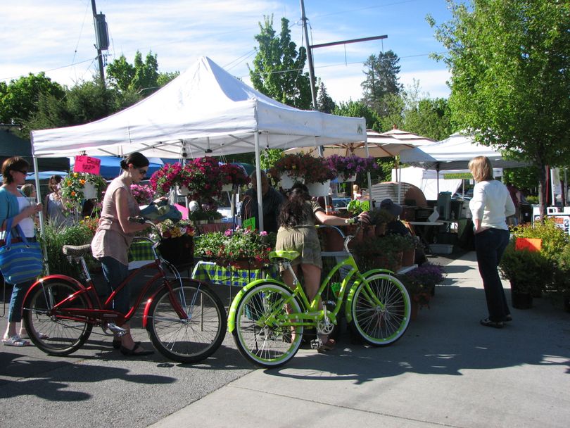 Opening day at the South Perry Farmers Market on May 19, 2011 (Pia Hallenberg)