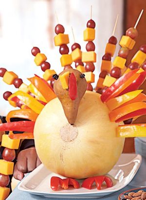 For those who avoid meat but still want to celebrate Thanksgiving, you can decorate fruit into a turkey-shaped display.   (Courtesy photo)