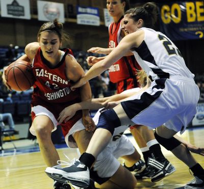 Julie Piper, left, leads the high-flying Eagles in scoring and rebounding.   (Associated Press / The (greeley, Colo.) Daily Tribu)