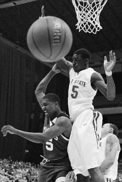 
Ohio State forward Othello Hunter, right, blocks the shot of Memphis guard Jeremy Hunt. 
 (Associated Press / The Spokesman-Review)
