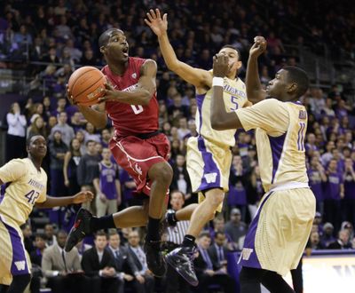 Washington State guard Ike Iroegbu, left, looks to pass as Washington players Nigel Williams-Goss, rear, and Mike Anderson, right, defend. (AP)