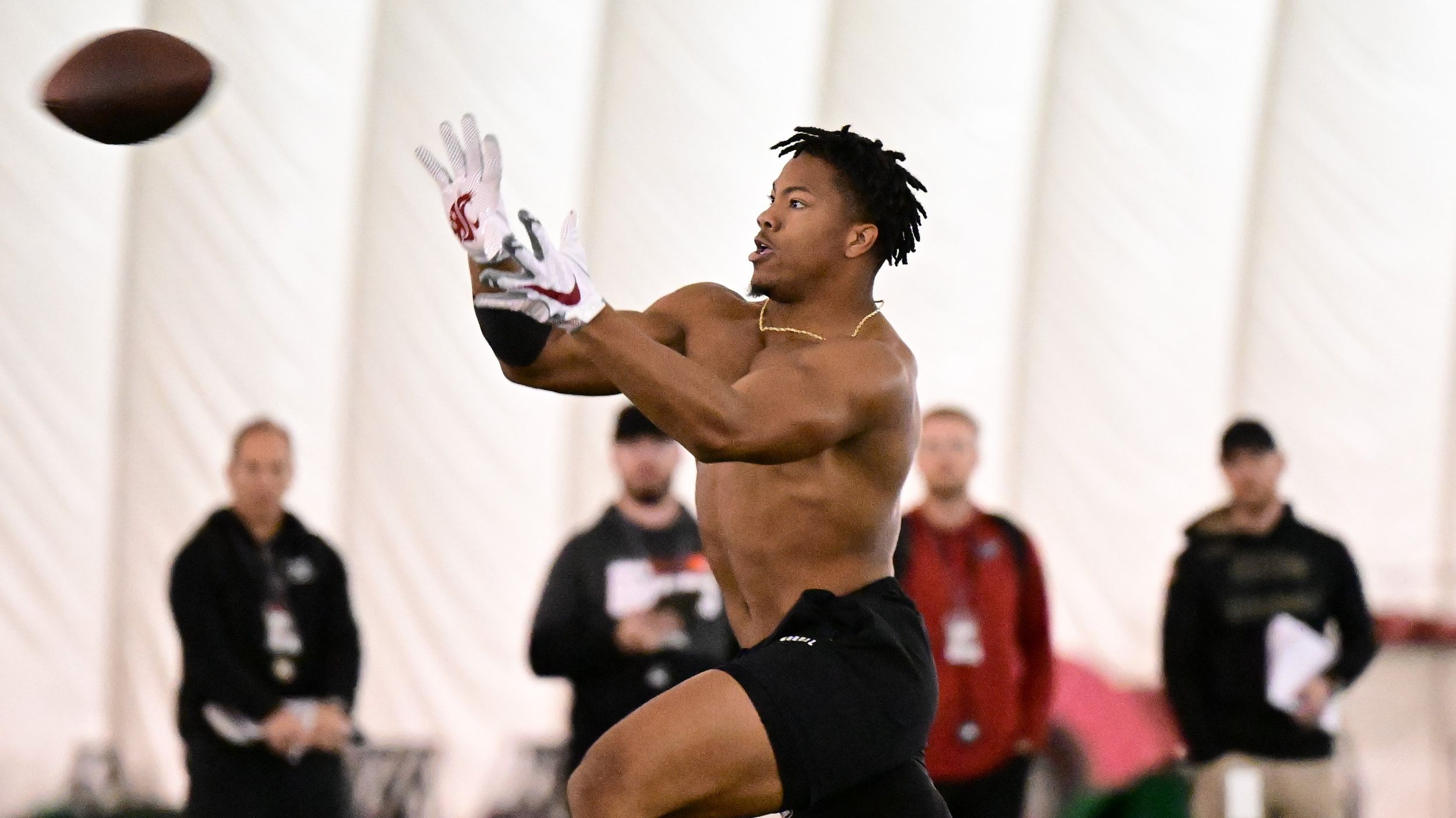 I invite the pressure': Linebacker Daiyan Henley takes center stage at Washington  State's pro day