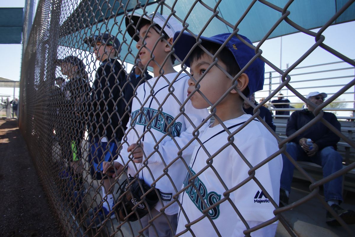 Young fans wait to meet players at Peoria Sports Complex. (Ben VanHouten, Seattle Mariners)