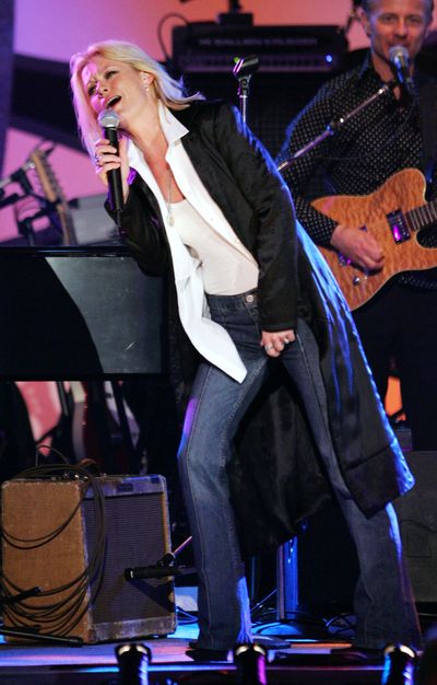 Shelby Lynne performs at MusiCares' 2005 Person of the Year tribute to Brian Wilson, Friday night, Feb. 11, 2005, in Los Angeles. (AP Photo/Mark J. Terrill) ORG XMIT: CAMT121 (Associated Press / The Spokesman-Review)