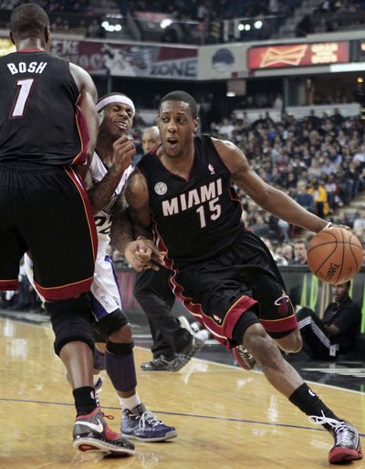 Miami Heat guard Mario Chalmers was 10 of 13 on 3-pointers in win over Kings. (Associated Press)