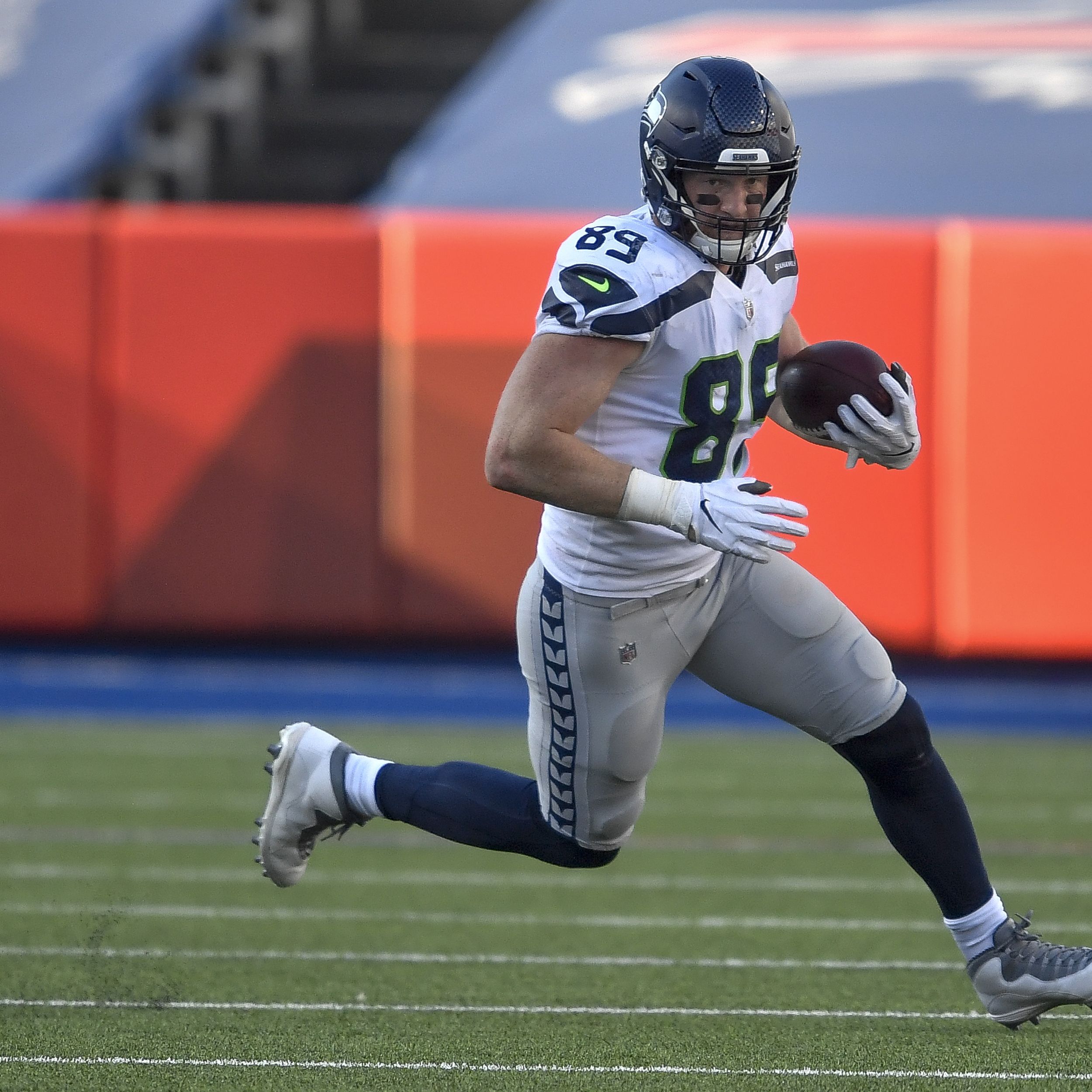 Former Husky Will Dissly appears to be catching on quickly with Seahawks