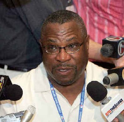 
Chicago Clubs manager Dusty Baker, addressing the media, defended Barry Bonds at the winter meetings. 
 (Associated Press / The Spokesman-Review)