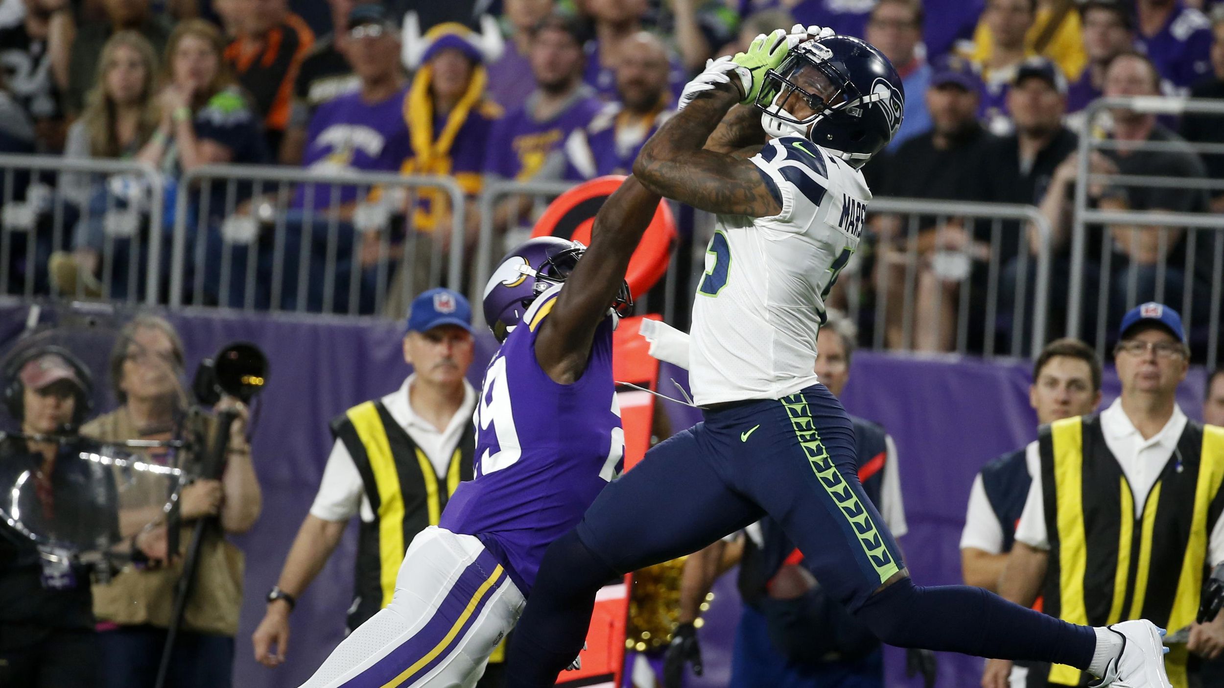 Seahawks release veteran wide receiver Brandon Marshall