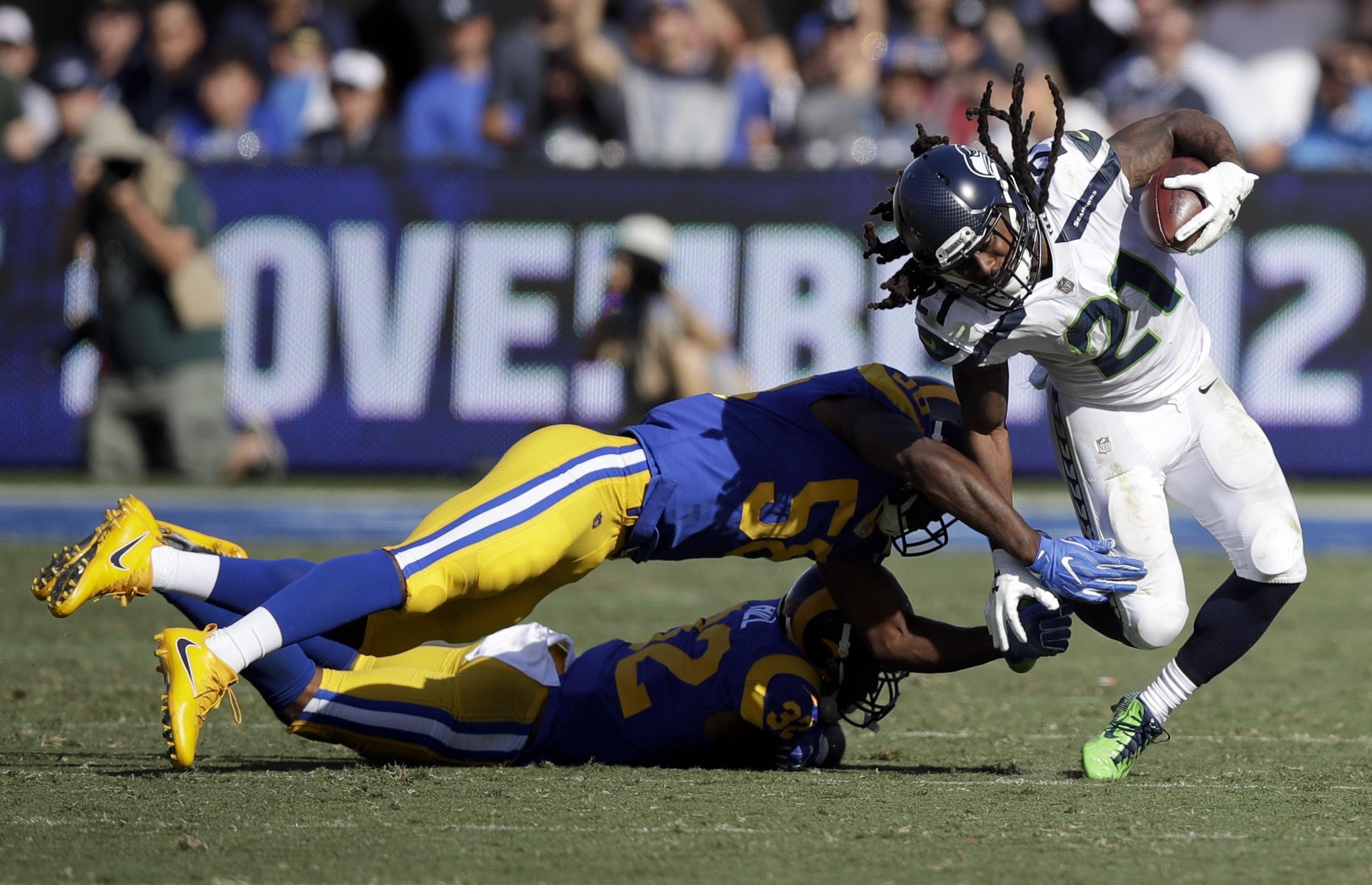 Seahawks hold off Los Angeles Rams for 16-10 win