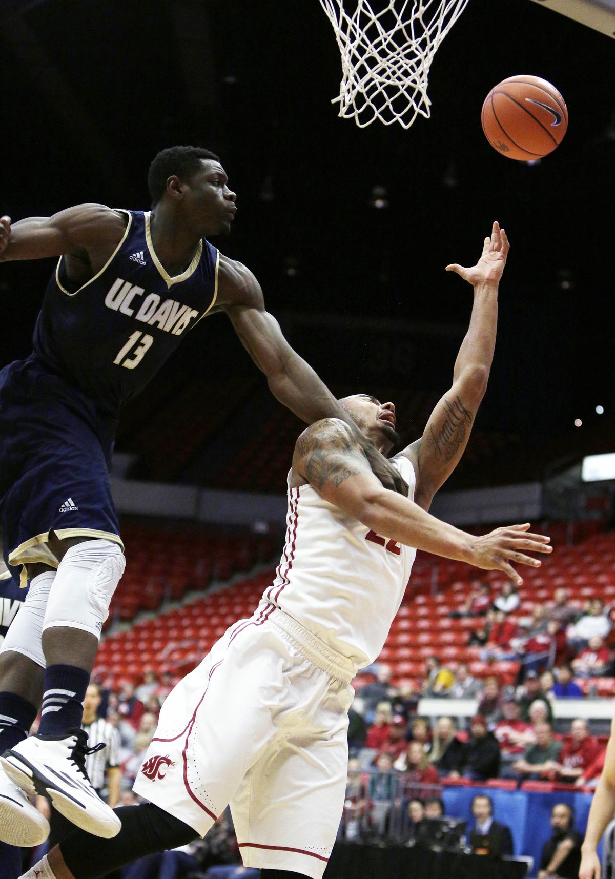 WSU’s DaVonte Lacy, right, lays up ball around J.T. Adenrele. (Associated Press)