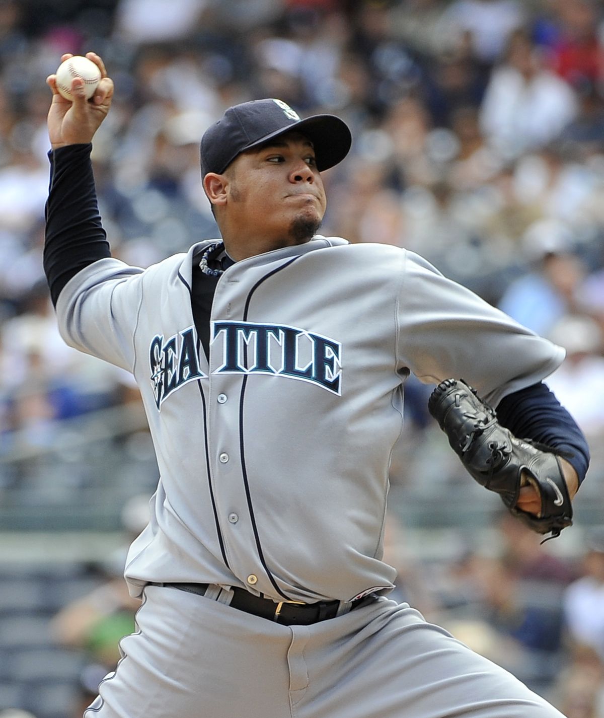 Seattle Mariners starting pitcher Felix Hernandez throws against the New York Yankees in the first inning of a baseball game Wednesday, July 27, 2011 at Yankee Stadium in New York. The Mariners won 9-2. (Kathy Kmonicek / Fr170189 Ap)