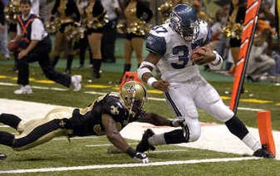 
Seattle running back Shaun Alexander (37) squeezes into the end zone for the Seahawks' first touchdown Sunday. 
 (Associated Press / The Spokesman-Review)