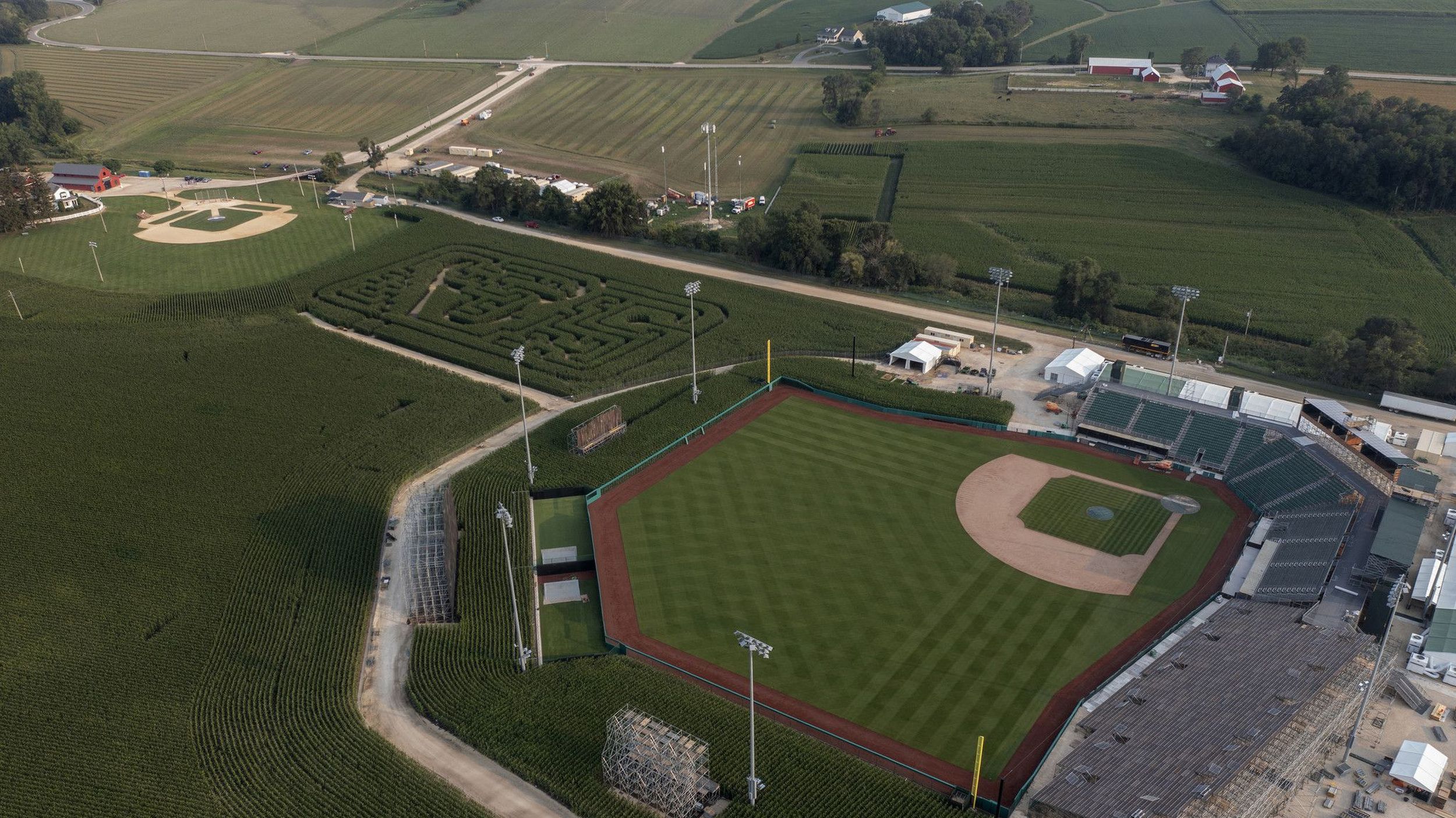 Field of Dreams Game: Cubs, Reds uniforms unveiled