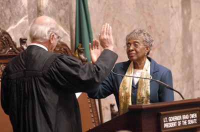 State Supreme Court Chief Justice Gerry Alexander, left, swears in Senate President Pro-tem Rosa Franklin, of Tacoma, on Monday at the Capitol in Olympia. Monday was the start of the legislative session.  Spokesman-Review (RICHARD ROESLER  Spokesman-Review / The Spokesman-Review)