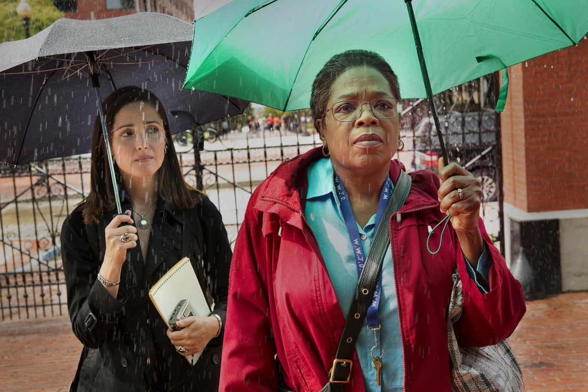 Rose Byrne, left, as journatlist Rebecca Skloot and Oprah Winfrey as Deborah Lacks in a scene from HBO film "The Immortal Life of Henrietta Lacks," premiering Saturday at 8 p.m. (Quantrell Colbert / Photos courtesy of HBO)