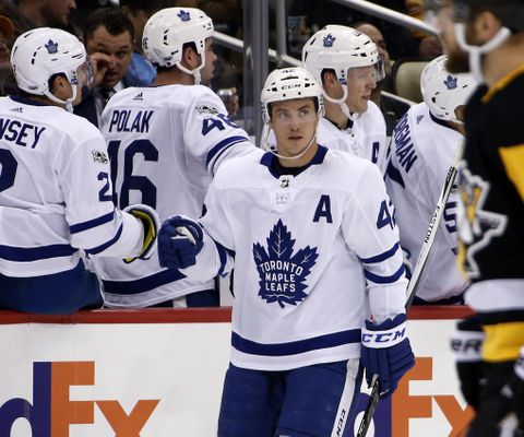 Tyler Bozak scores game-winner as Maple Leafs beat Red Wings in