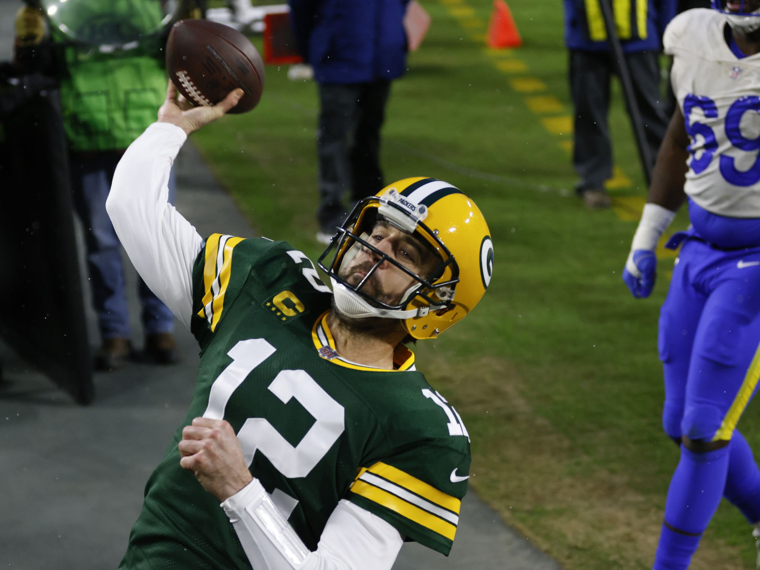 Rodgers leads Packers into title game with 32-18 win vs Rams