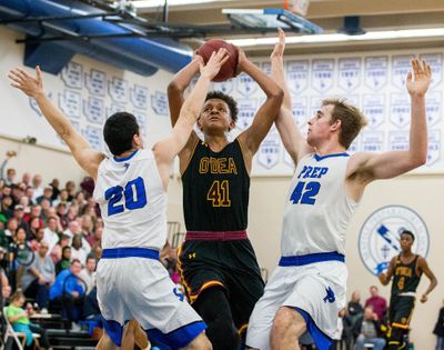 O’Dea’s Paolo Banchero (41) draws a crowd of defenders against Seattle Prep in a Feb., 2018, game. (Courtney Pedroza / Seattle Times)