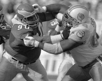 
Former Dolphin Keith Sims, right, shown here in a 1993 game, now can't stand on his feet for more than 30 minutes. 
 (Associated Press / The Spokesman-Review)