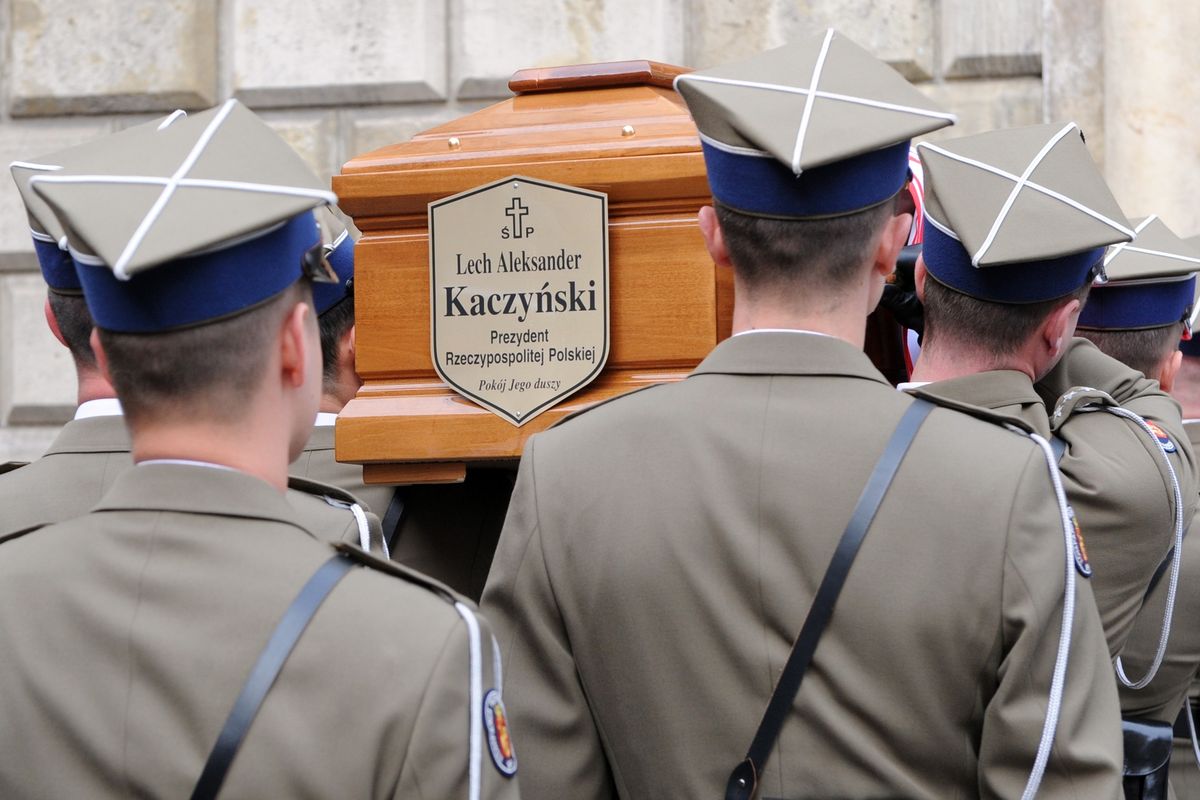 Polish soldiers carry the coffin of late Polish President Lech Kaczynski on Sunday in Krakow, southern Poland. Associated Press photos (Associated Press photos)