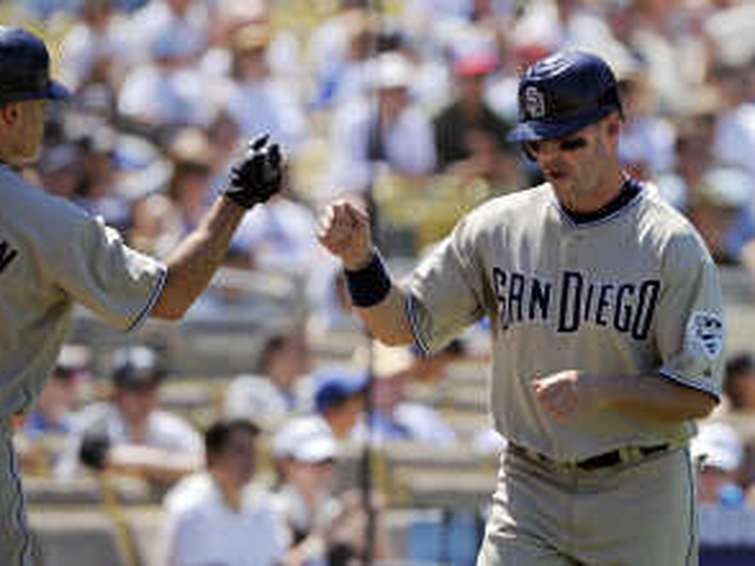 Padres give up on Edmonds