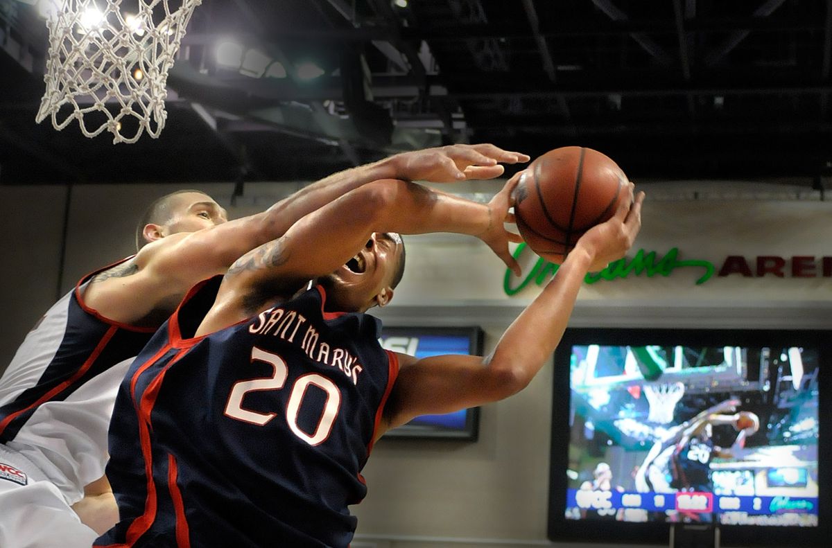Josh Heytvelt of Gonzaga  denies Diamon Simpson of Saint Mary’s a shot in the first half Monday of the Bulldogs’ 83-58 WCC tournament championship game win in Las Vegas.  (Christopher Anderson / The Spokesman-Review)